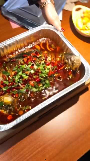 外卖爆料烤鱼怎么做的视频,烤鱼制作全过程大公开  第1张